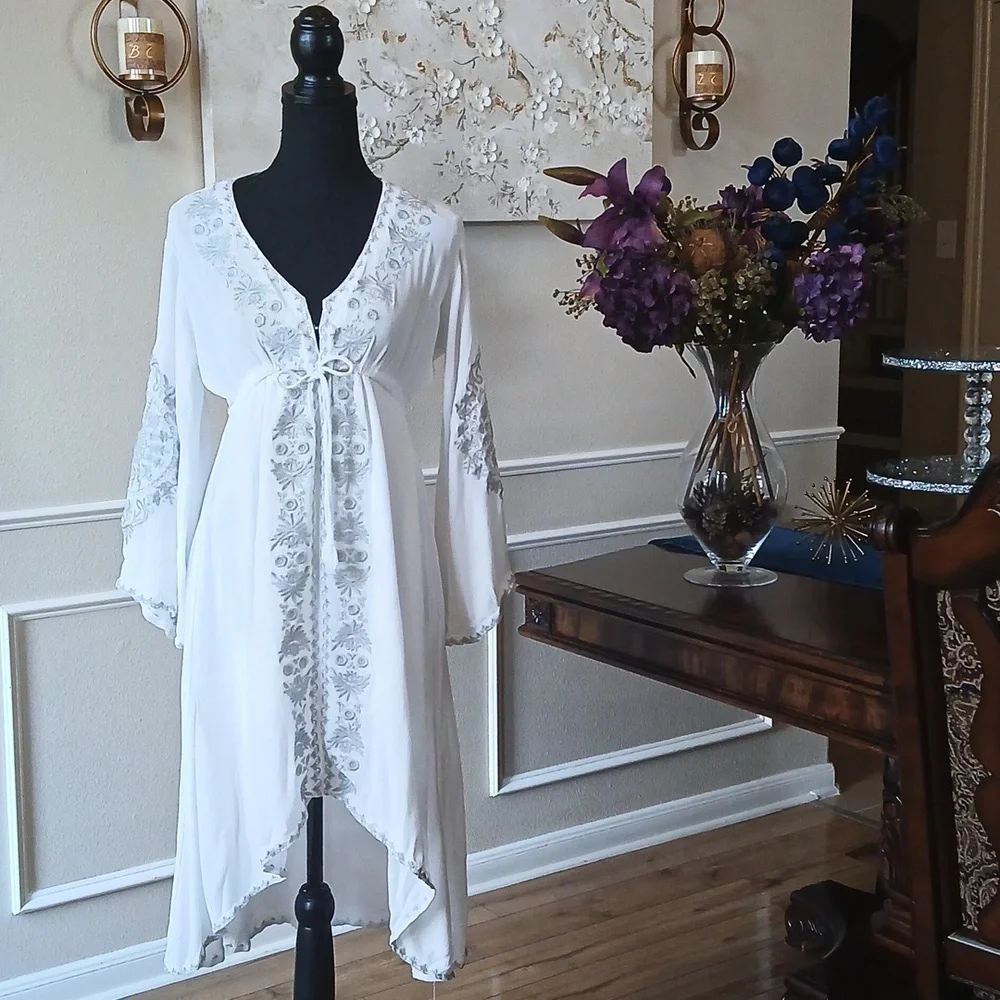 Women's White Boho Embroidered High Low Dress. Size M - Picture 4 of 17